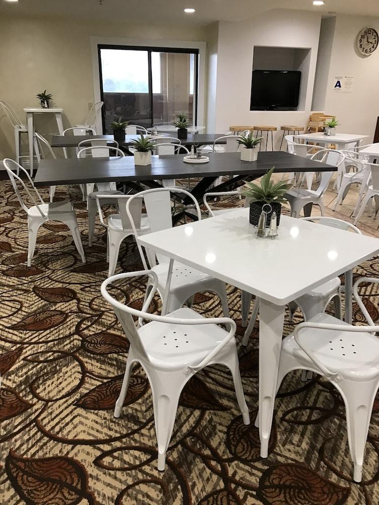 Xola Trademark Collection By Wyndham Moreno Valley