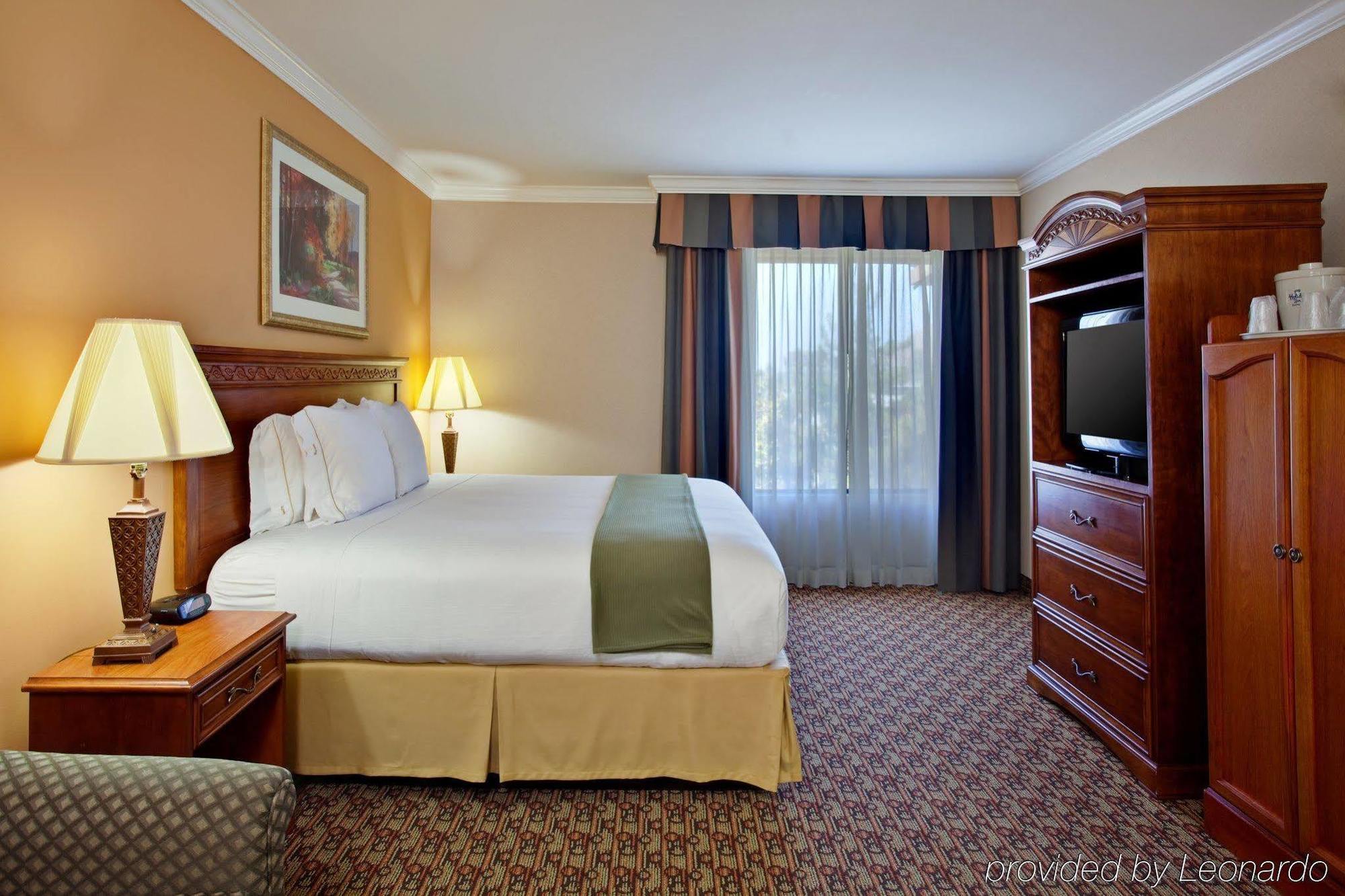 Hotel Xola Trademark Collection By Wyndham 3*